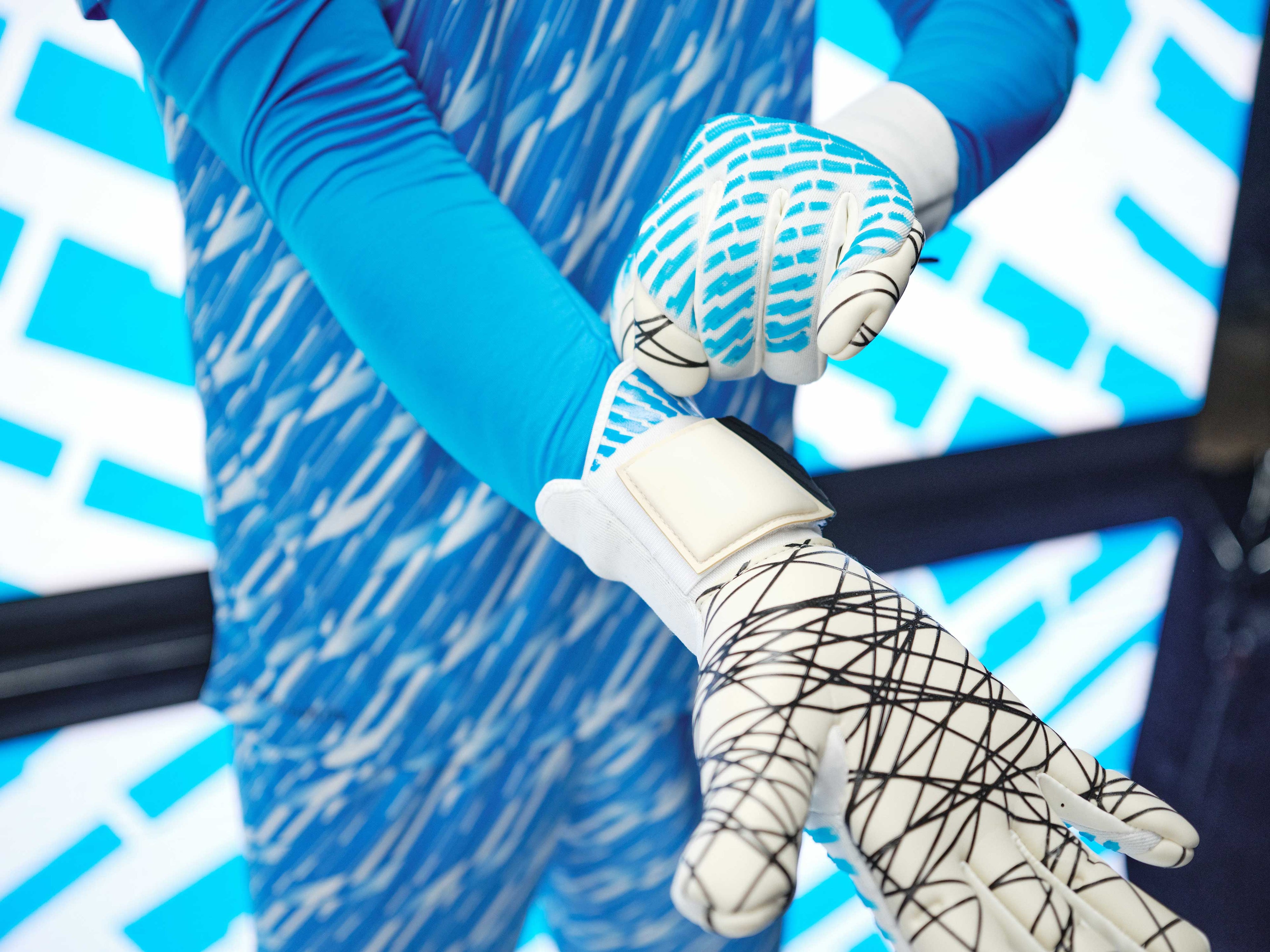 Progressive Goalkeeper Bundle cyan/white